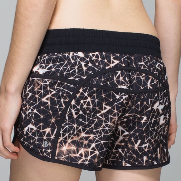 LULULEMON | Tracker Short III *4-way Stretch in Star Crushed Multi/Black - Picture 3 of 13
